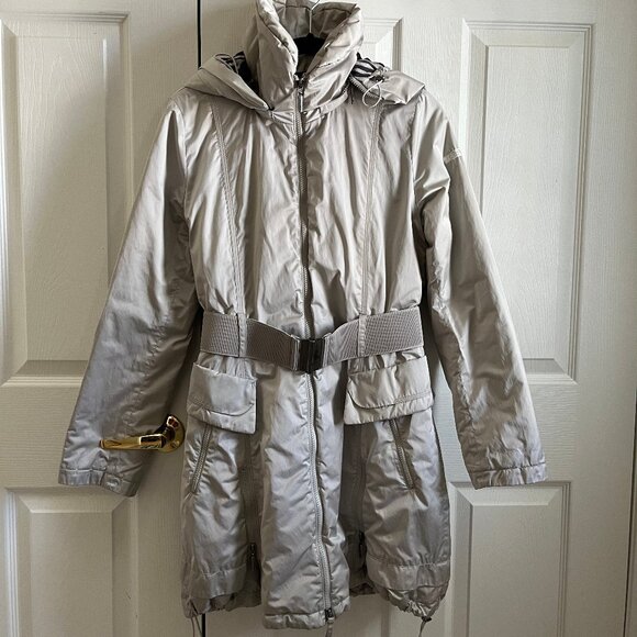 Airfield Winter Coat - matte satin light grey - size Medium - Picture 4 of 17